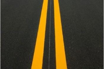 道路交通标线在性能上有什么样严格的要求呢？