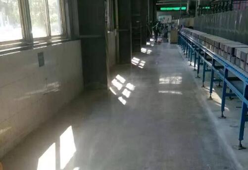 装甲地坪地坪和环氧地坪差别有多大？十堰固化抛光装甲地坪如何施工？